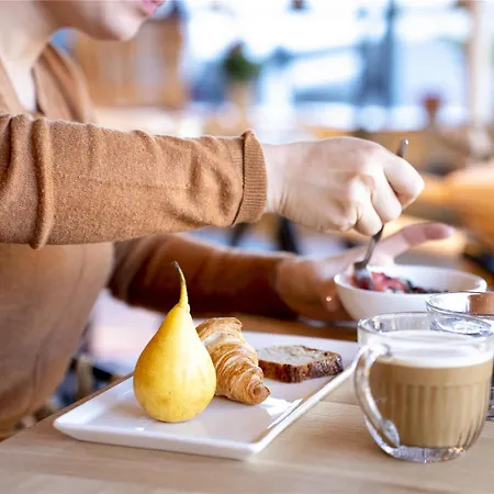 Ibis Μοντωμπάν