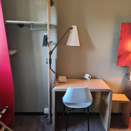 蒙托邦宜必思酒店