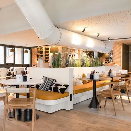 酒店 蒙托邦宜必思酒店