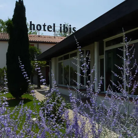 蒙托邦宜必思酒店