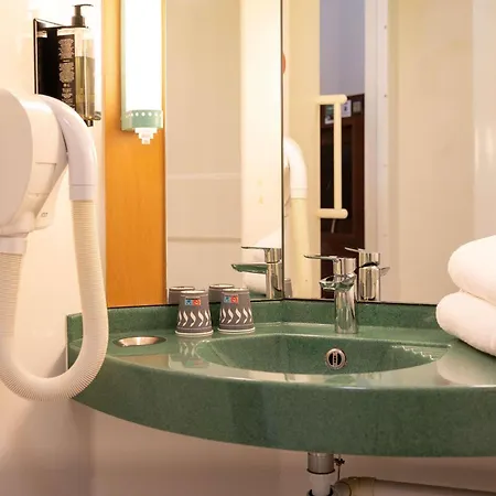 Otel Ibis 3*