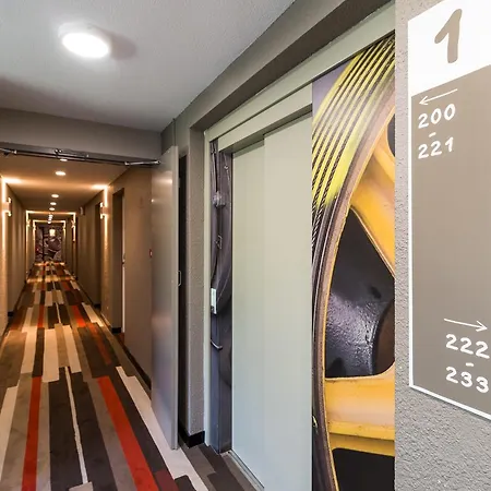 蒙托邦宜必思酒店 酒店 蒙托邦