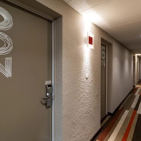 蒙托邦宜必思酒店