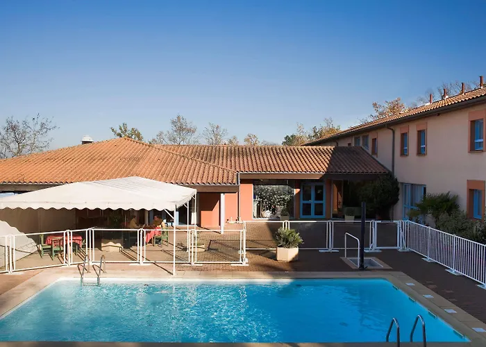 酒店 蒙托邦宜必思酒店 3*