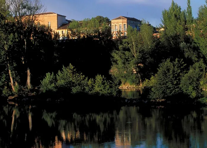 蒙托邦宜必思酒店 酒店