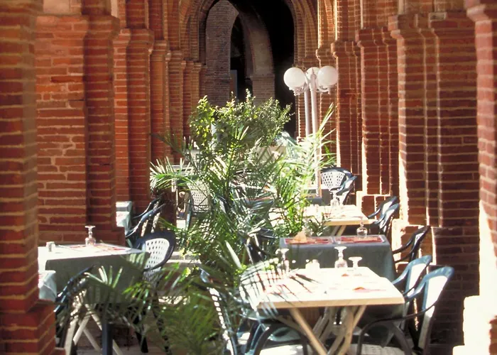 蒙托邦宜必思酒店 酒店