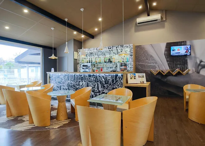 酒店 蒙托邦宜必思酒店