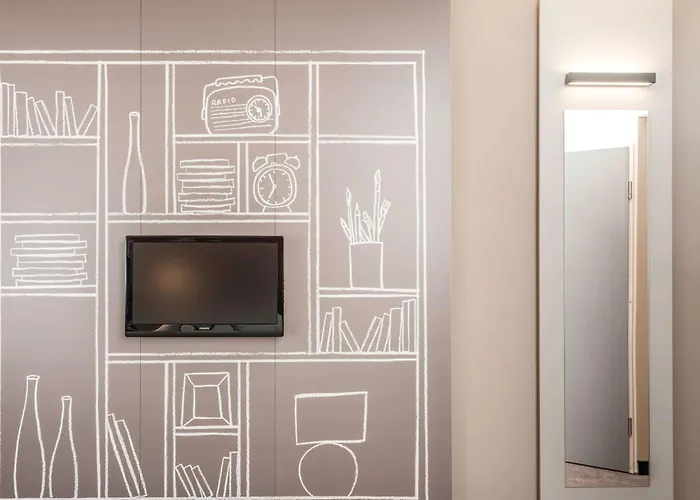 蒙托邦宜必思酒店 蒙托邦