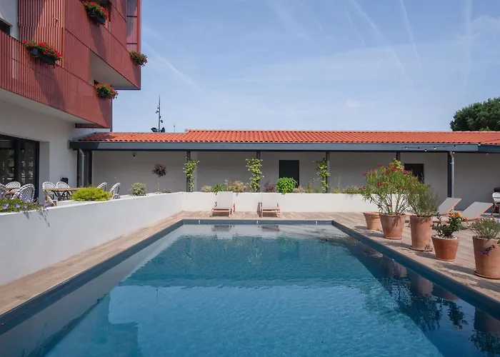 酒店 蒙托邦宜必思酒店 3*