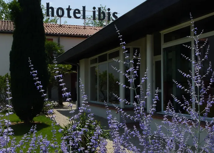 蒙托邦宜必思酒店