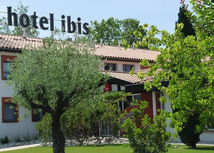 酒店 蒙托邦宜必思酒店 3*