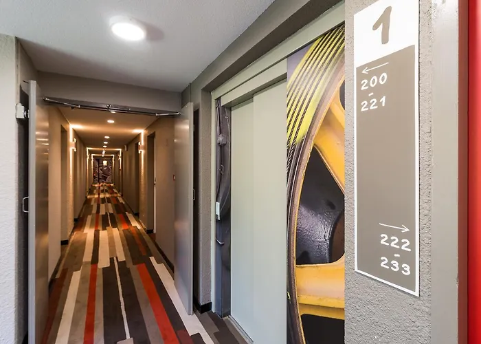 蒙托邦宜必思酒店 酒店 蒙托邦