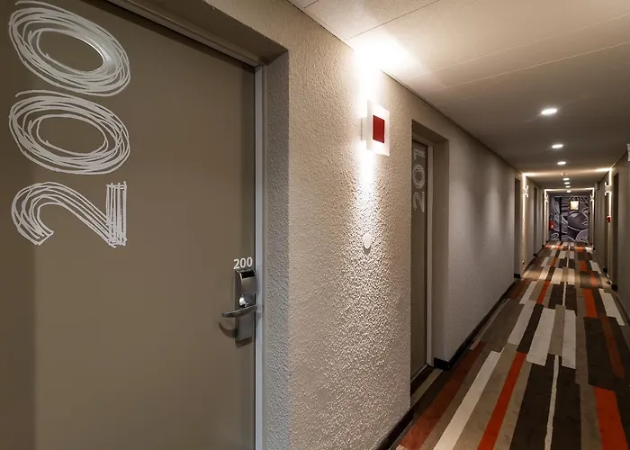 蒙托邦宜必思酒店